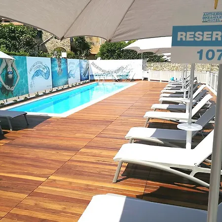 Hotel Western Anthurium