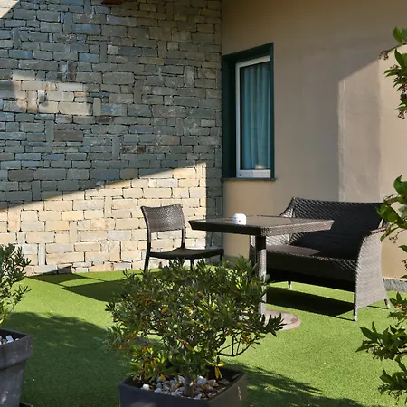 Hotel Western Anthurium